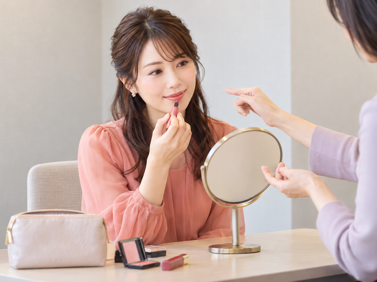 自分の化粧品を使うポイントメイクレッスン